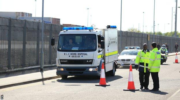 _89698446_bombdisposal_pa - THEWILL NEWS MEDIA _89698446_bombdisposal_pa