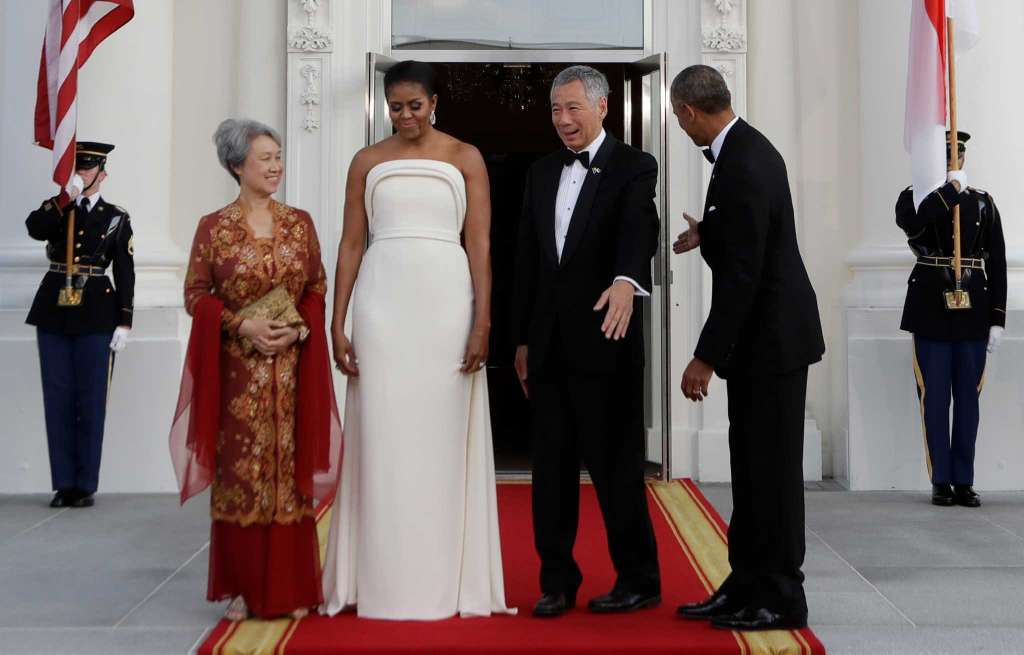 President Barack Obama and first lady Michelle Obama, welcome Singapore's Prime Minister Lee Hsien Loong