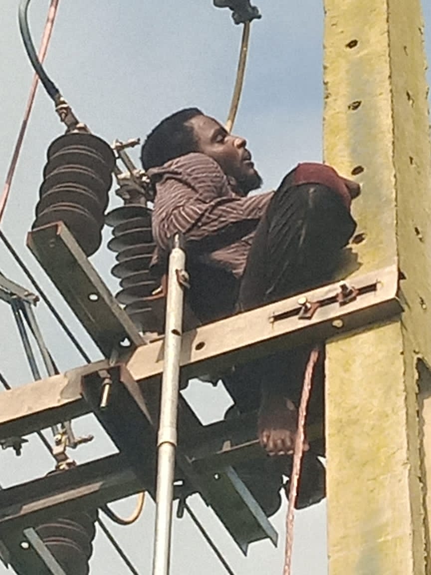 Man Dies On Electric Pole Trying To Steal Cables In Ogun