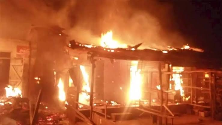 Fire Razes Goods Worth Millions Of Naira In Ibadan Market - Vimarsana News
