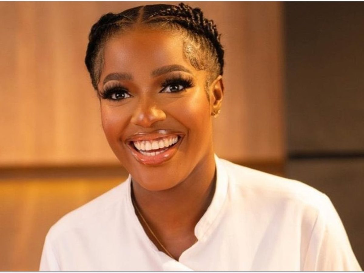 Stylish Hairstyles To Rock This Christmas - Opera News Official | Feed in  braids hairstyles, Braided hairstyles for black women cornrows, Hair styles