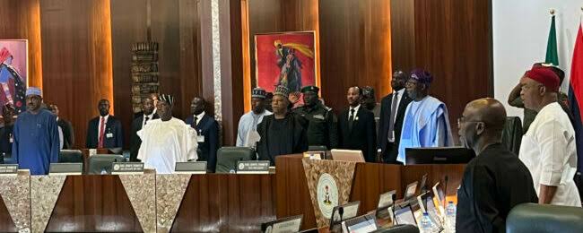 Tinubu, Governors Meet At Villa