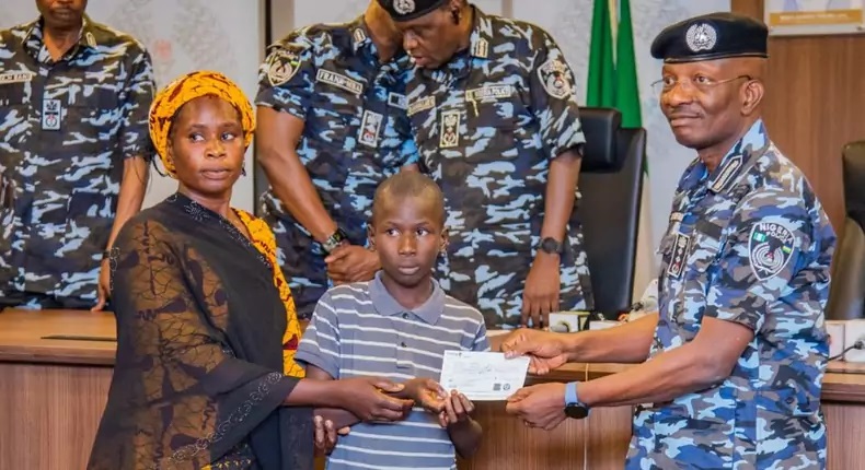 Egbetokun Presents N5.6m Cheque To Families Of Deceased Police Officer, Others - Vimarsana News