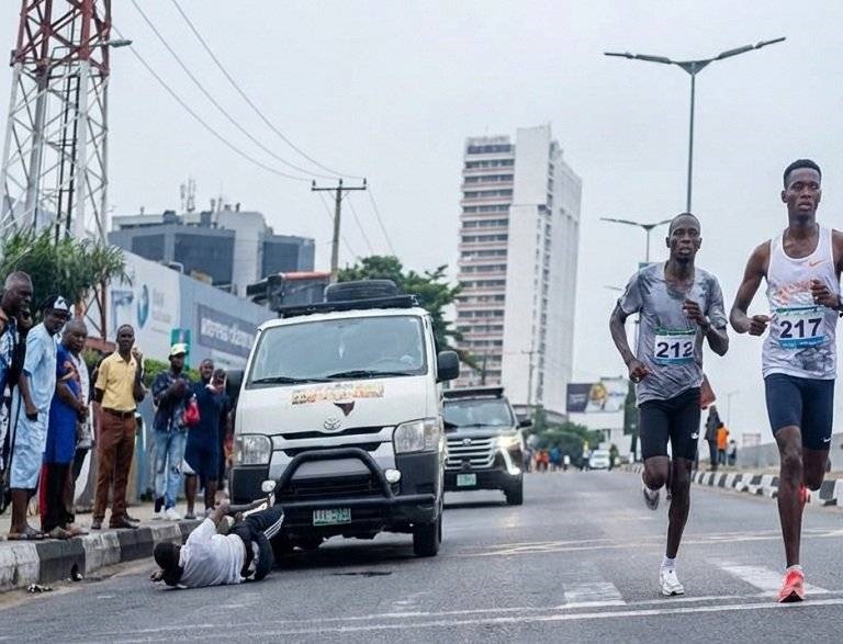 Running Course Accident Accident At The Marathon: A Lady, An Ambulance And An Investigation