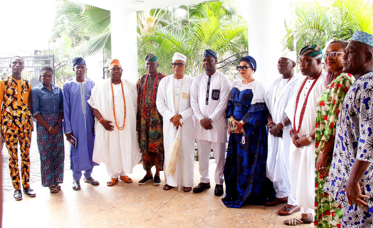 L-R Olori Mosunmola Anike Adeniyi, HRM Owolabi Adeyemi Adeshina Adeniyi (Maforunyomi I), Onisabe of Igbobi-Sabe Kingdom, Yaba, Ola Awakan, DG NTDA and Mrs Uponi, Deputy Zonal Director NTDA South West Zone