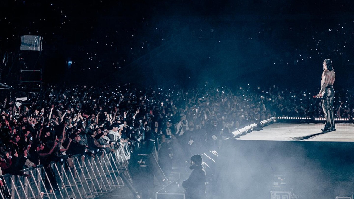 Burna Boy Performing on stage - THEWILL NEWS MEDIA Burna Boy Performing on stage