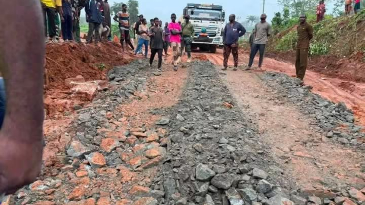 damaged section of the Benin-Agbor-Asaba road - THEWILL NEWS MEDIA damaged section of the Benin-Agbor-Asaba road