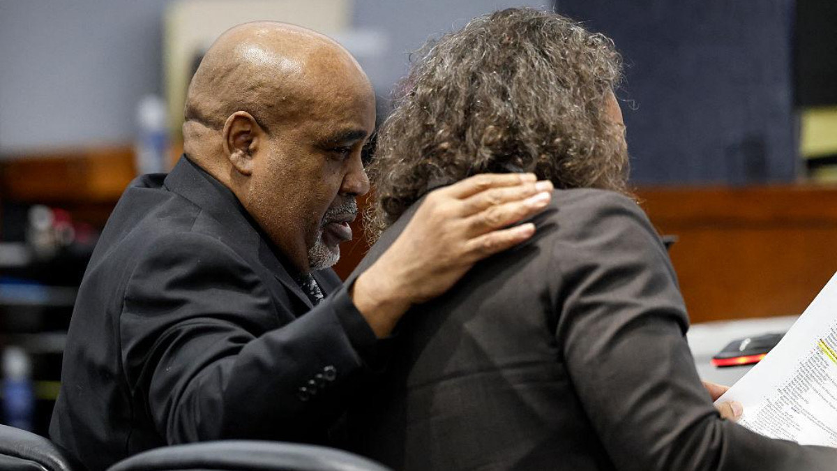Davis with his attorney Michael Sanft - THEWILL NEWS MEDIA Davis with his attorney Michael Sanft
