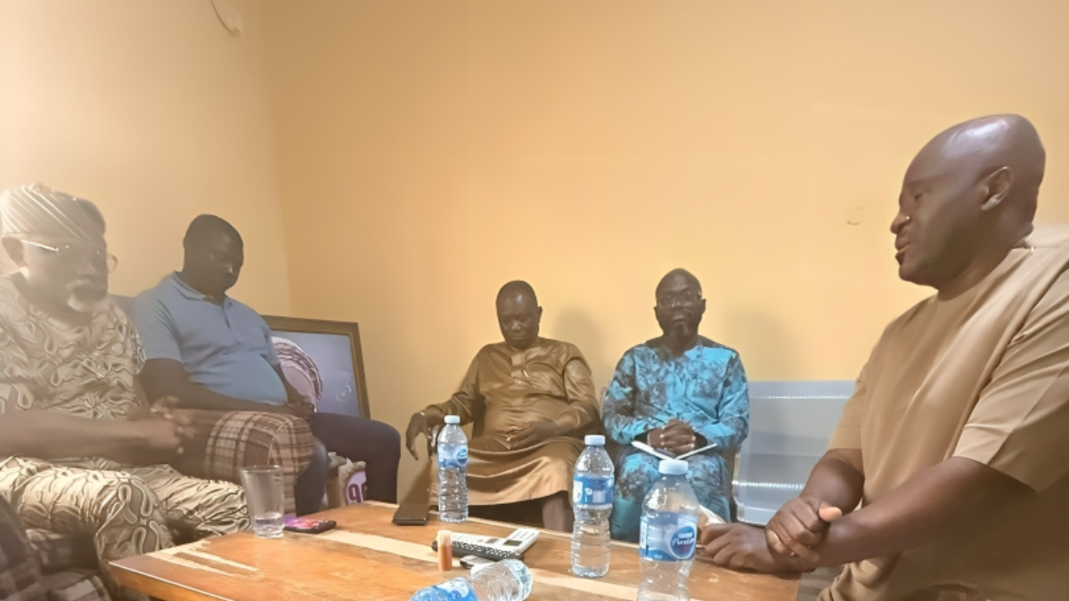 Desmond Elliot Kneels in Viral Video Begs Gbajabiamila - THEWILL NEWS MEDIA Desmond Elliot Kneels in Viral Video, Begs Gbajabiamila