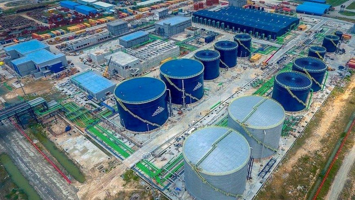 Large storage tanks and processing infrastructure at the Dangote Refinery - THEWILL NEWS MEDIA Large storage tanks and processing infrastructure at the Dangote Refinery
