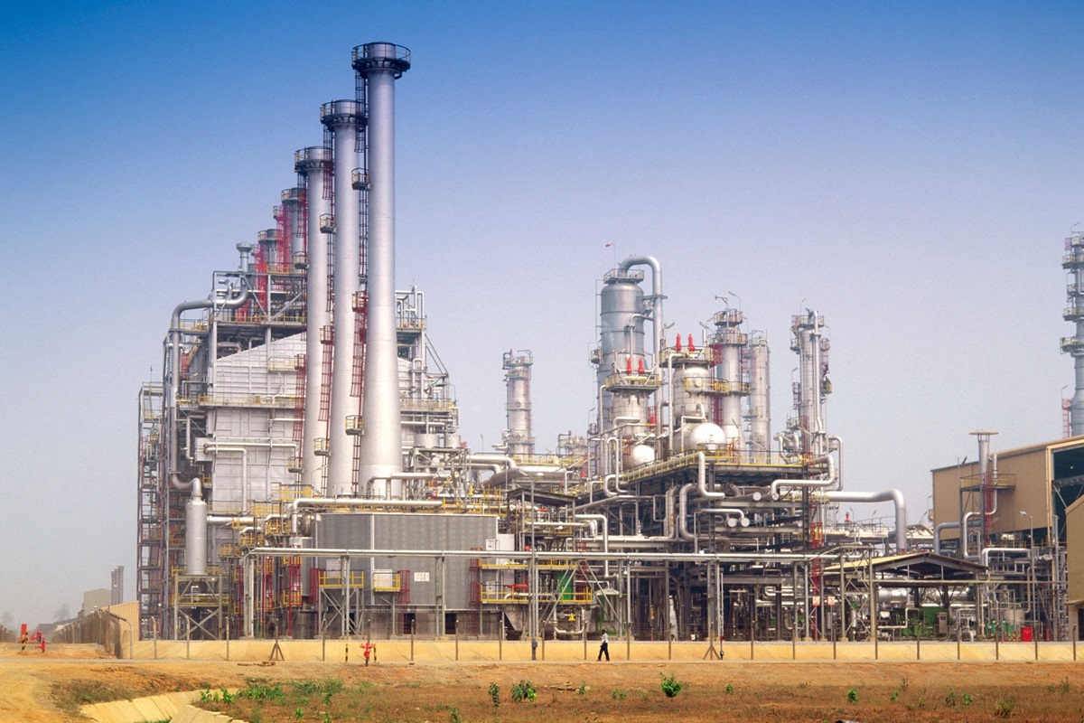 Petrochemical distillation towers at the Dangote Refinery - THEWILL NEWS MEDIA Petrochemical distillation towers at the Dangote Refinery