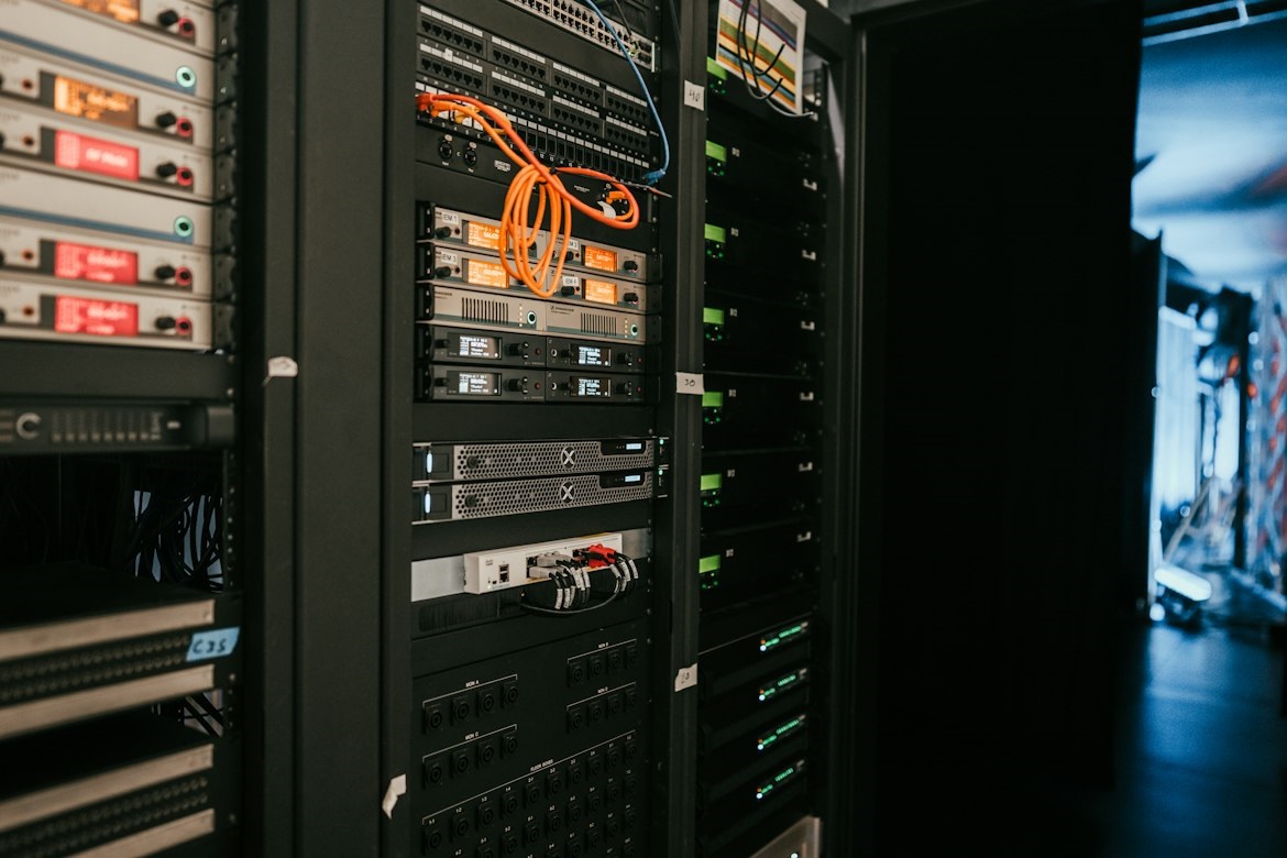 Server and network equipment in a data facility - THEWILL NEWS MEDIA Server and network equipment in a data facility