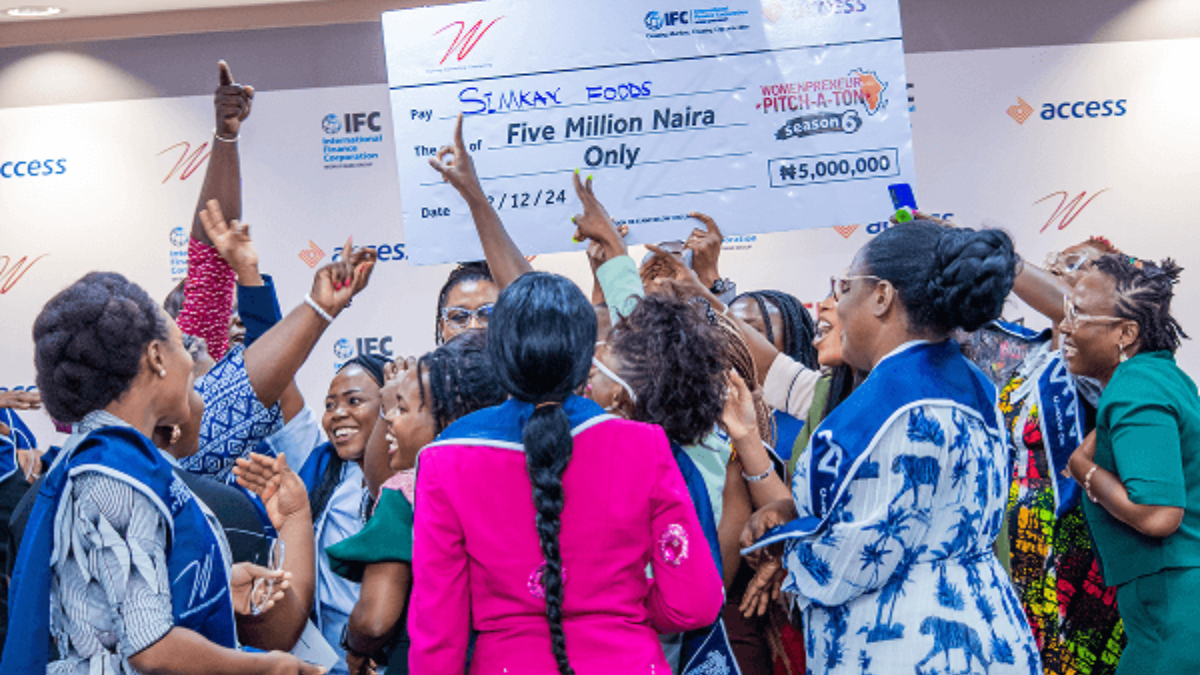 winner being celebrated at the 6th Edition of Womenpreneur Pitch-a-ton - THEWILL NEWS MEDIA winner being celebrated at the 6th Edition of Womenpreneur Pitch-a-ton
